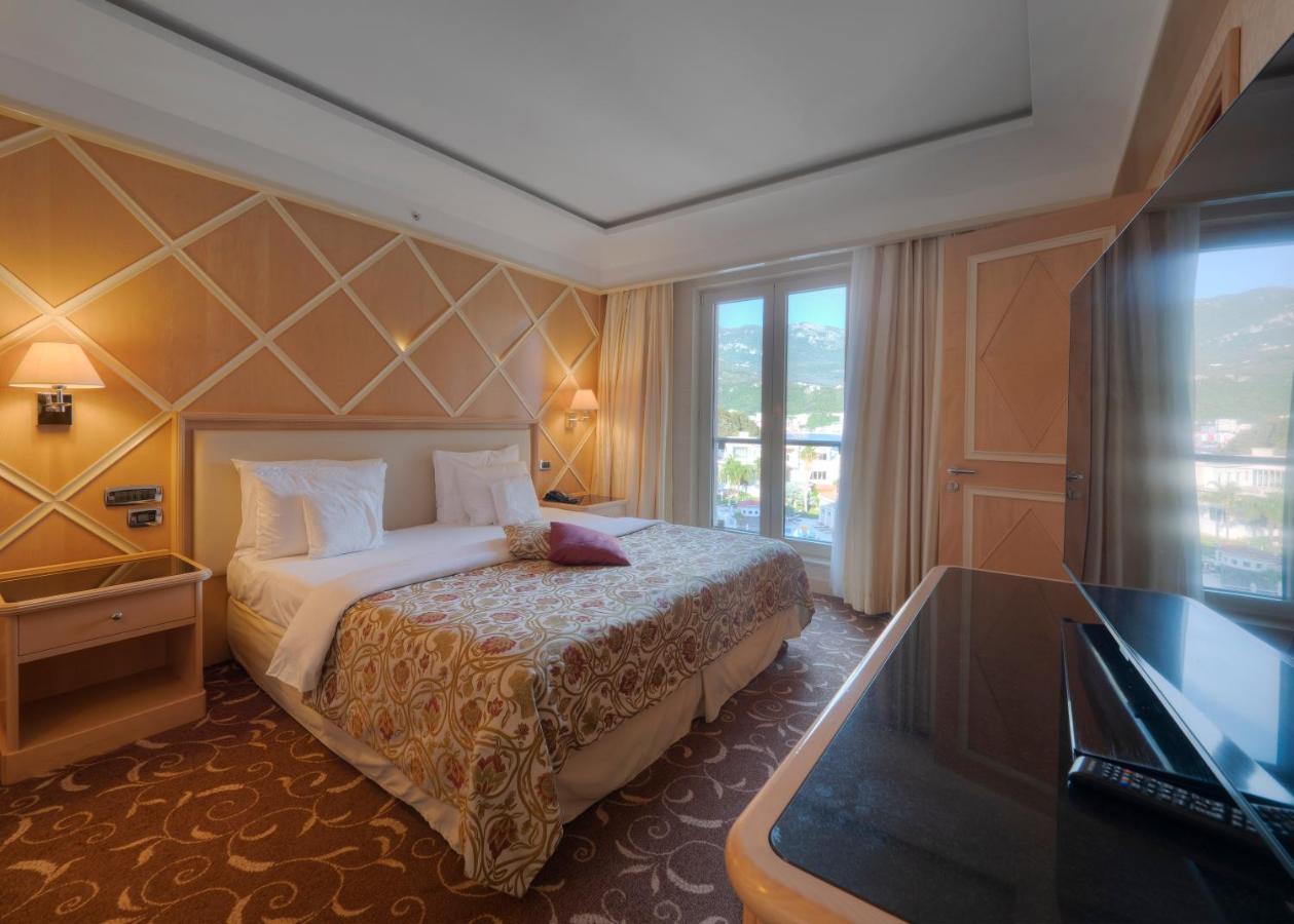 Splendid Conference & Spa Resort Budva Exterior photo A room at the hotel
