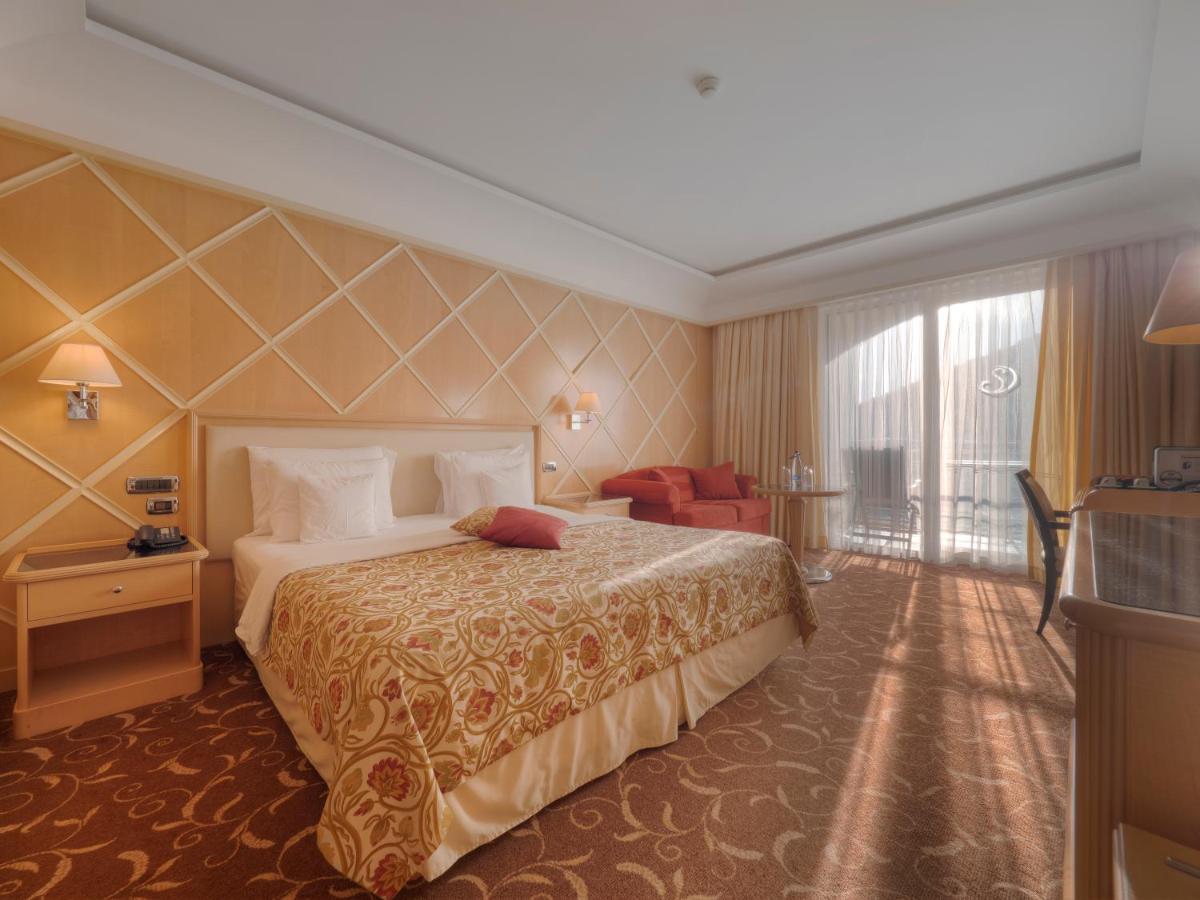 Splendid Conference & Spa Resort Budva Exterior photo A room at the hotel