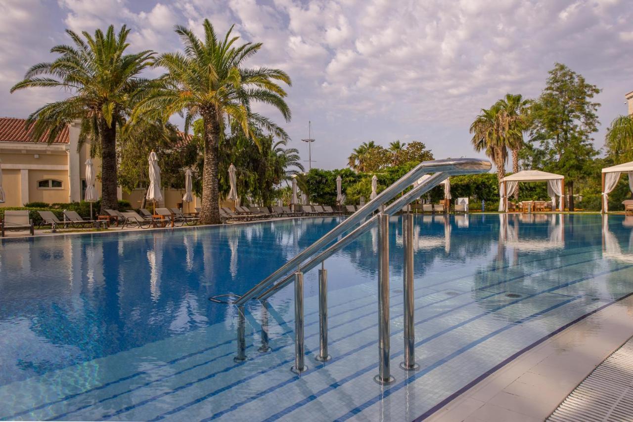 Splendid Conference & Spa Resort Budva Exterior photo Pool at the hotel