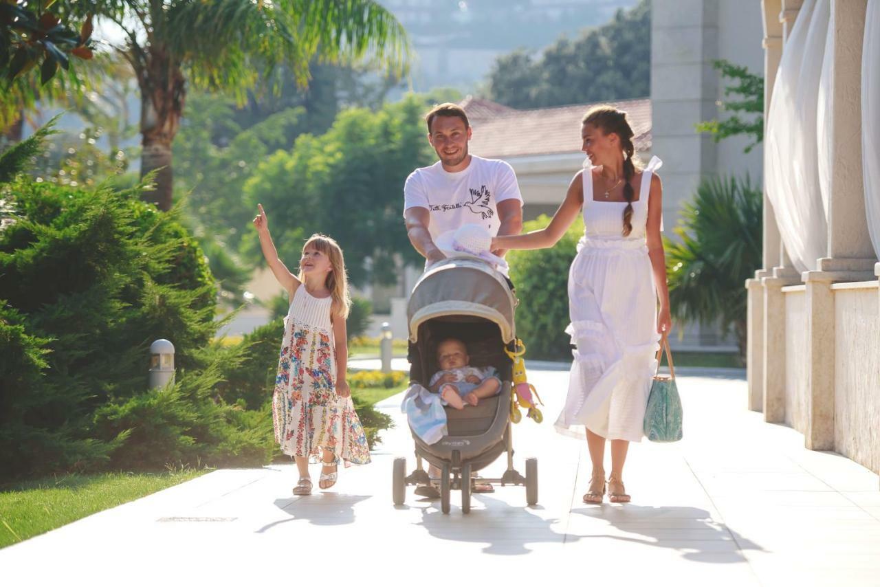 Splendid Conference & Spa Resort Budva Exterior photo Family