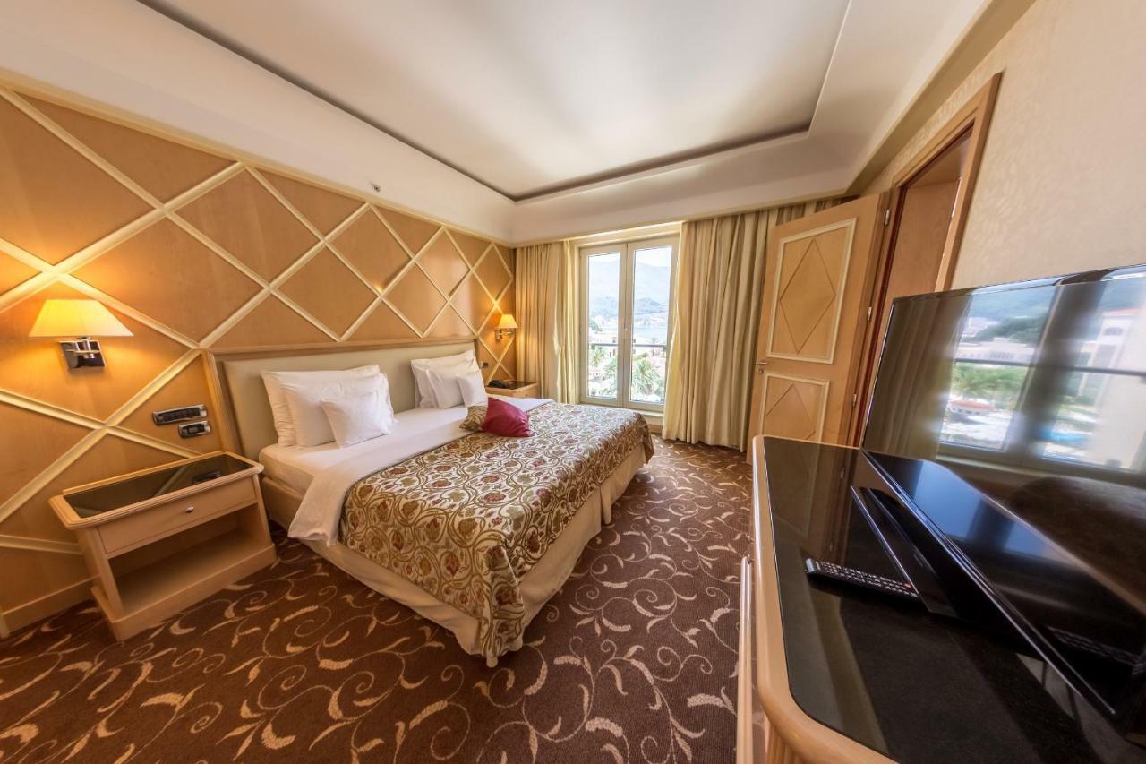 Splendid Conference & Spa Resort Budva Exterior photo A room at the hotel