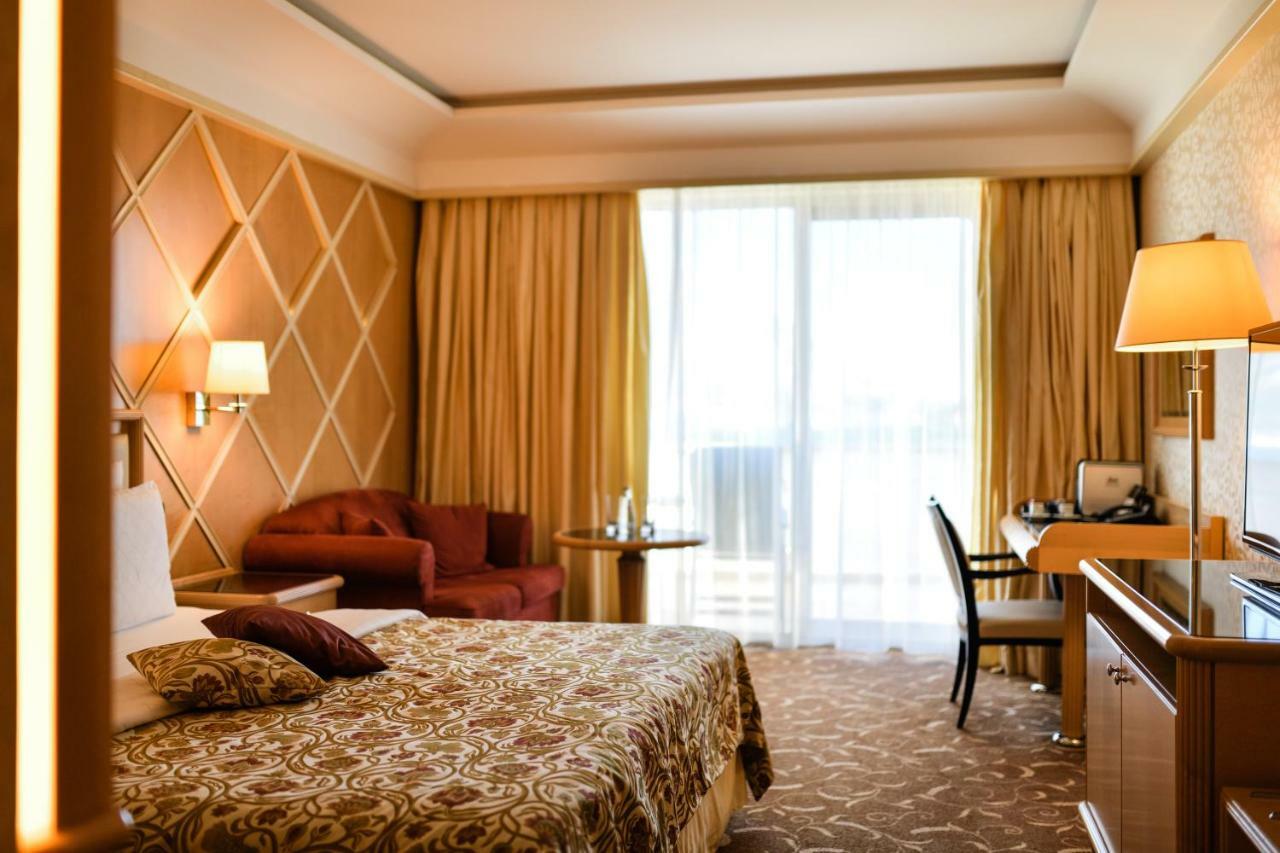 Splendid Conference & Spa Resort Budva Exterior photo A room at the hotel
